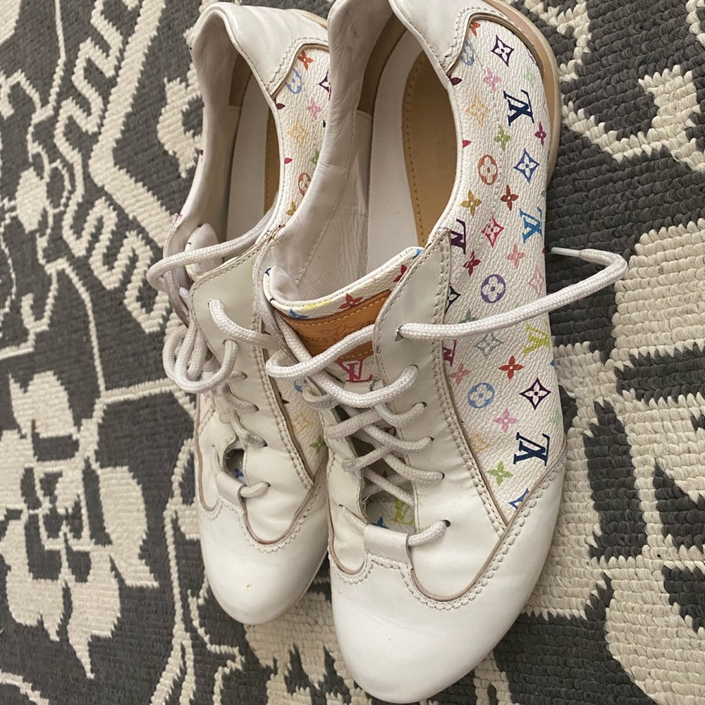 Multicolor Louis Vuitton shoes, size 40 women